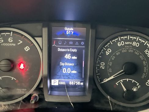 Used 2019 Toyota Tacoma TRD Sport w/ TRD Premium Sport Package AWD/4WD image 15