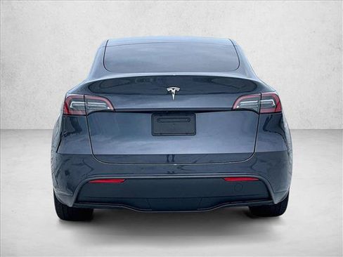 Used 2025 Tesla Model Y Long Range RWD image 4