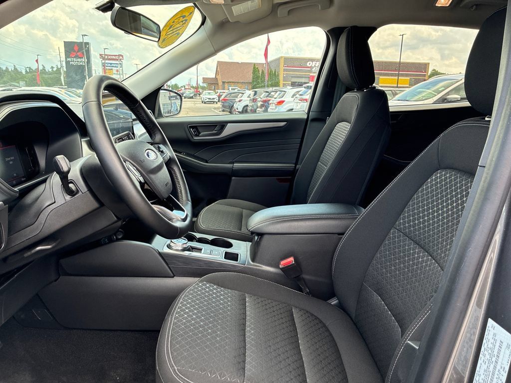Used 2025 Ford Escape Active w/ Tech Pack #1 AWD/4WD image 10
