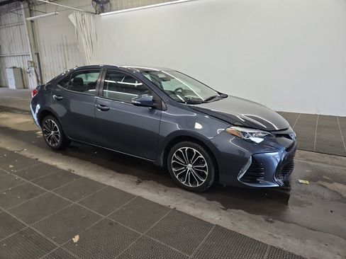 Used 2017 Toyota Corolla SE FWD image 2