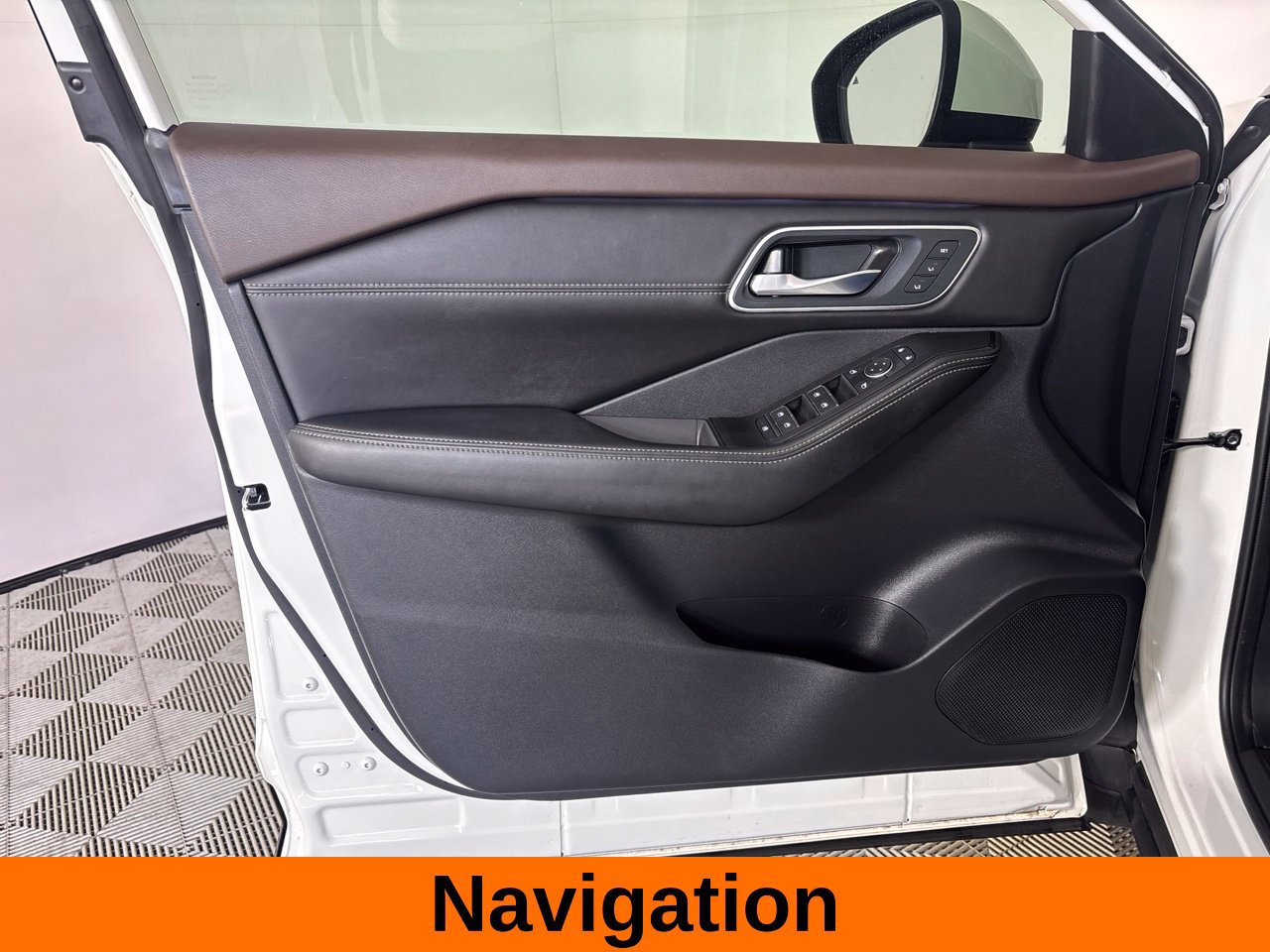 Used 2023 Nissan Rogue Platinum w/ Platinum Premium Package FWD image 11