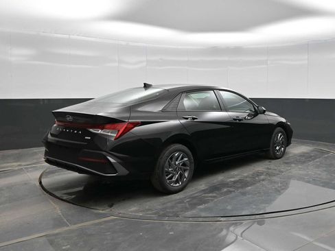 New 2026 Hyundai Elantra Blue image 7