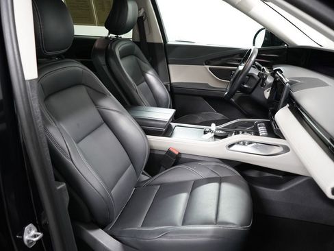Used 2025 Lincoln Nautilus Premier AWD/4WD image 36