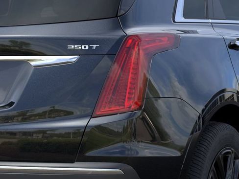 Used 2026 Cadillac XT5 Luxury w/ LPO, Blue Accent Package FWD image 11