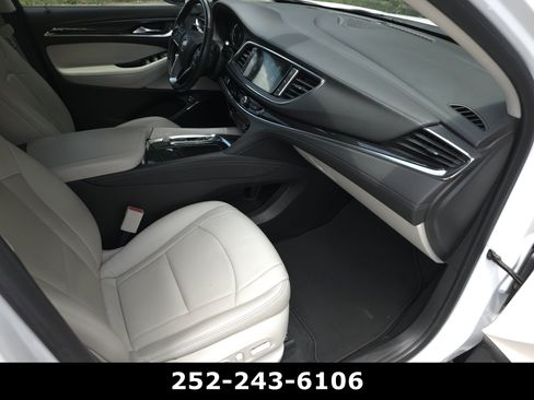 Used 2023 Buick Enclave Essence FWD image 43