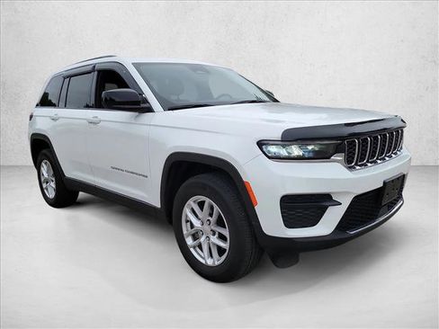 Used 2024 Jeep Grand Cherokee Laredo X w/ Luxury Tech Group I AWD/4WD image 3