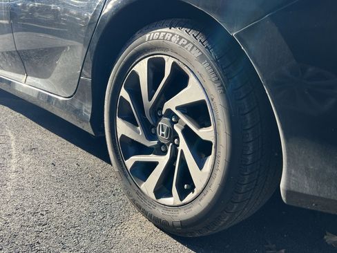 Used 2017 Honda Civic EX image 8