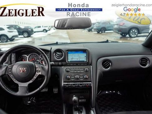 Used 2016 Nissan GT-R Premium image 14