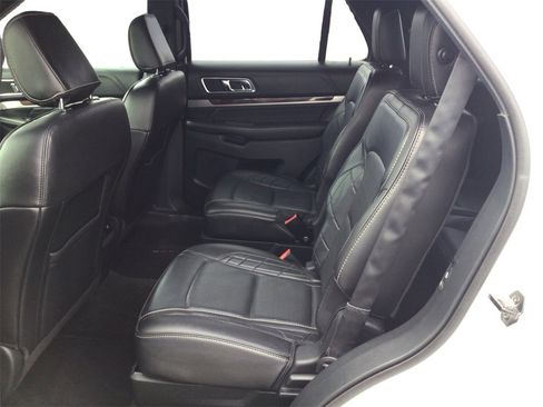 Used 2018 Ford Explorer Platinum image 10