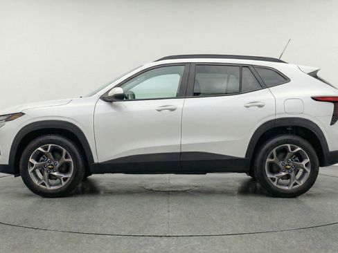 Used 2025 Chevrolet Trax LT image 5