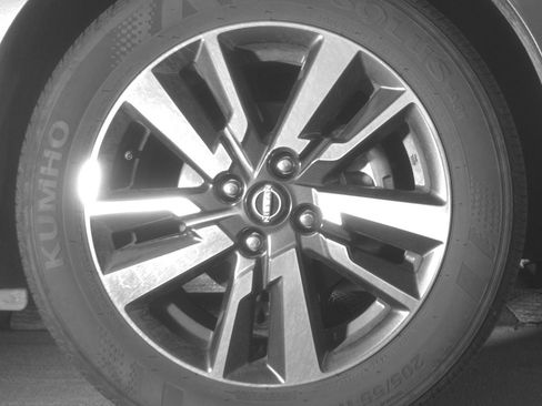 Used 2025 Nissan Versa SV FWD image 13