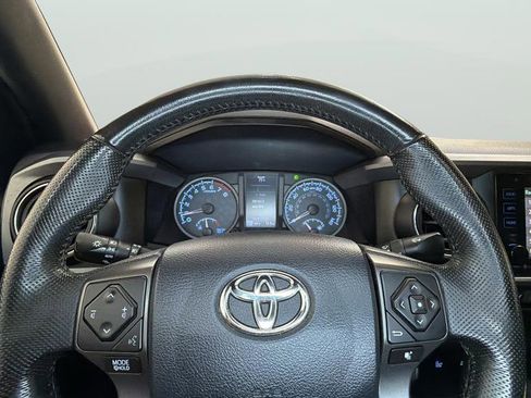 Used 2016 Toyota Tacoma TRD Sport w/ Premium & Technology Package image 30