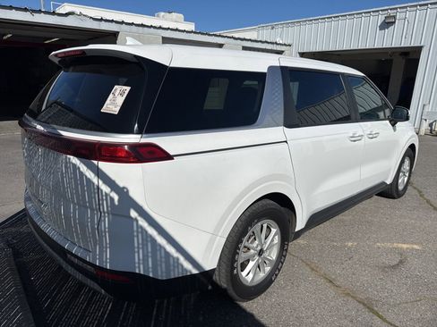 Used 2024 Kia Carnival LX image 6