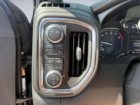 Used 2021 GMC Sierra 1500 SLT w/ SLT Premium Plus Package AWD/4WD image 27