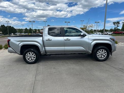 Used 2025 Toyota Tacoma SR5 AWD/4WD image 8