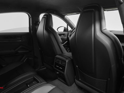 Certified 2026 Porsche Cayenne Turbo GT AWD/4WD image 32