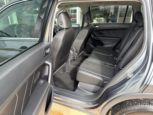 Used 2022 Volkswagen Tiguan SE image 14