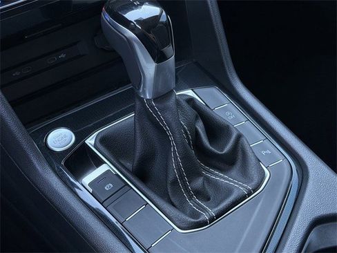 Certified 2025 Volkswagen Taos SE image 19