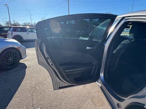 Used 2018 Dodge Charger SXT RWD image 20