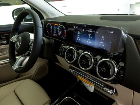 New 2026 Mercedes-Benz GLA 250 image 30