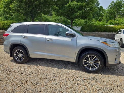 Used 2018 Toyota Highlander XLE AWD/4WD image 8