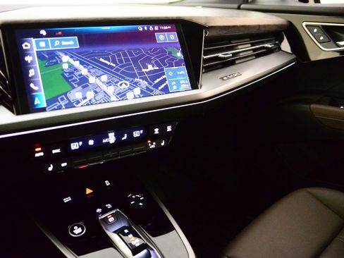 Certified 2025 Audi Q4 e-tron Premium w/ Convenience Package image 28