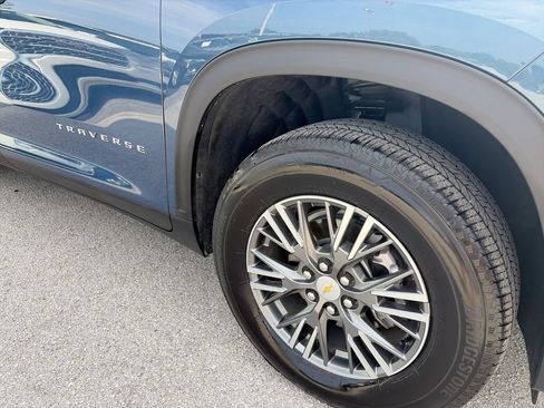 Used 2026 Chevrolet Traverse LT FWD image 40