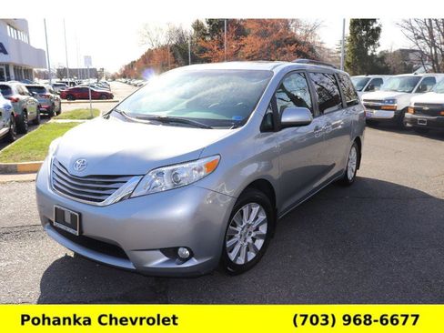 Used 2015 Toyota Sienna XLE Premium image 3