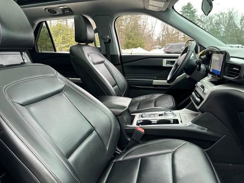 Used 2023 Ford Explorer XLT w/ Equipment Group 202A image 16