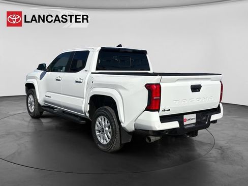 Certified 2024 Toyota Tacoma SR5 AWD/4WD image 5