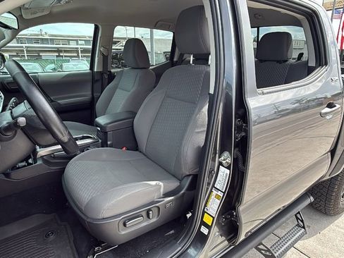 Used 2022 Toyota Tacoma SR5 RWD image 21