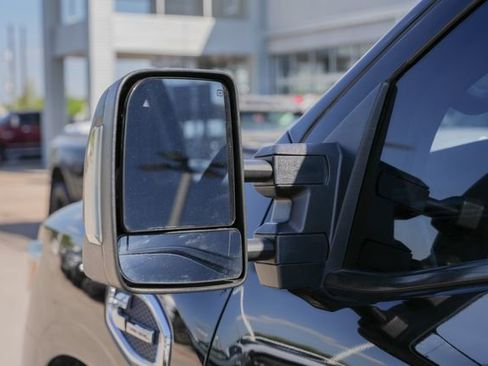 Used 2017 Nissan Titan S image 16