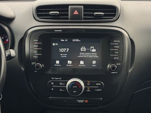 Used 2018 Kia Soul + image 15