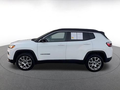 Used 2025 Jeep Compass Limited image 9