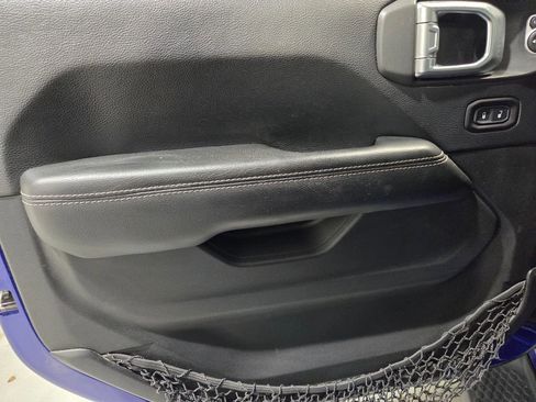 Used 2018 Jeep Wrangler Unlimited Sahara w/ Dual Top Group image 10