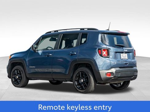 Used 2023 Jeep Renegade Latitude w/ Premium Group AWD/4WD image 5