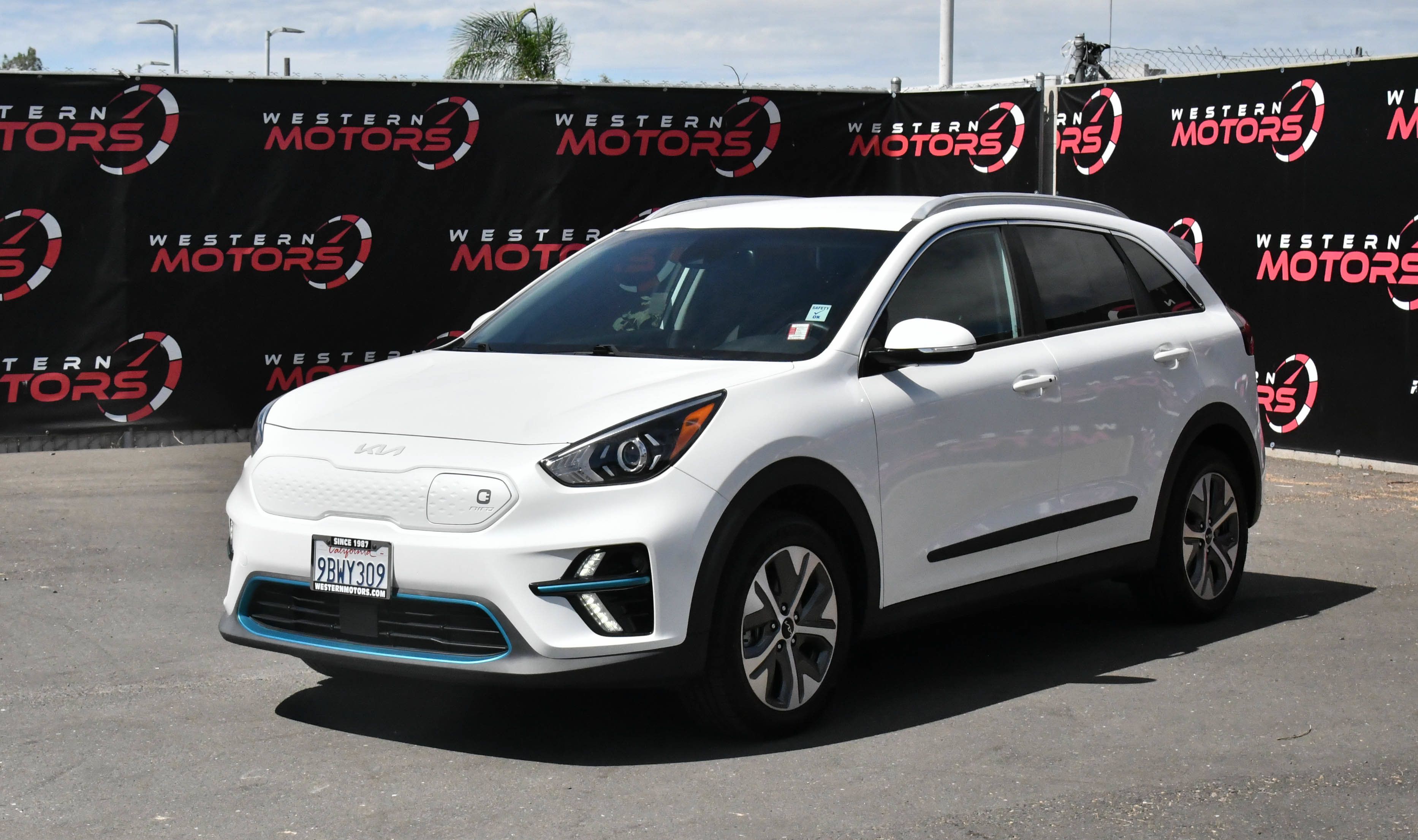 Used 2022 Kia Niro EX FWD image 3