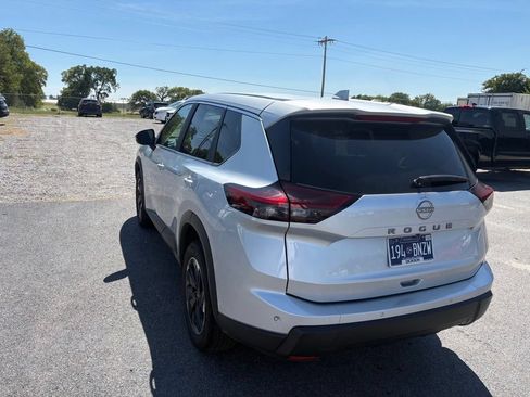 Used 2025 Nissan Rogue SV FWD image 7