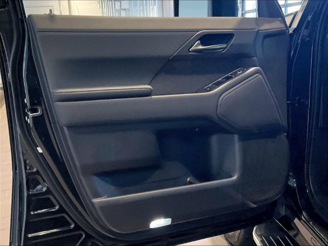 Used 2025 Lexus GX 550 w/ Accessory Package (2T) AWD/4WD image 27