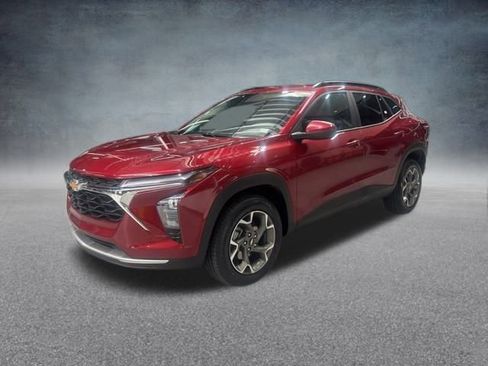 Used 2025 Chevrolet Trax LT w/ LT Convenience Package image 14