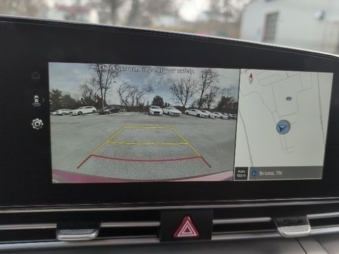 Used 2024 Hyundai Elantra SEL image 23