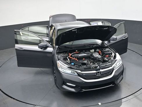 Used 2017 Honda Accord Touring image 38