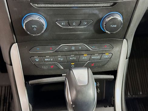 Used 2018 Ford Edge SEL w/ Equipment Group 201A FWD image 16