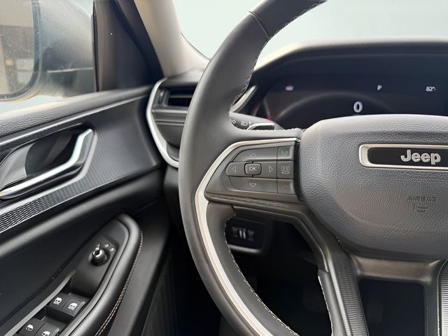 Used 2023 Jeep Grand Cherokee L Laredo AWD/4WD image 47