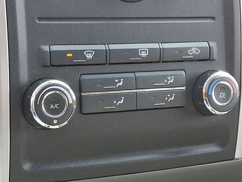 Used 2010 Nissan Frontier SE image 16