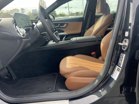 Used 2025 Mercedes-Benz E 350 Sedan image 16