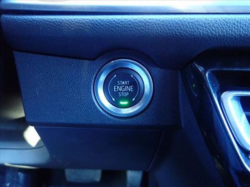 Used 2025 Chevrolet Traverse LT image 24