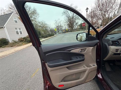 Used 2016 Honda Pilot EX image 32