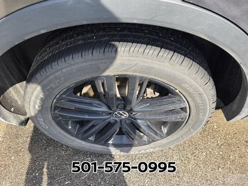Used 2022 Volkswagen Tiguan SE R-Line FWD image 8