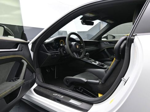 Certified 2024 Porsche 911 GT3 RWD image 4